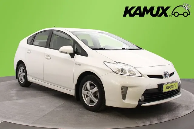 Toyota Prius Active / Suomi-auto / Vakkari / Navigointi / Peruutuskamera / HUD / Image 1