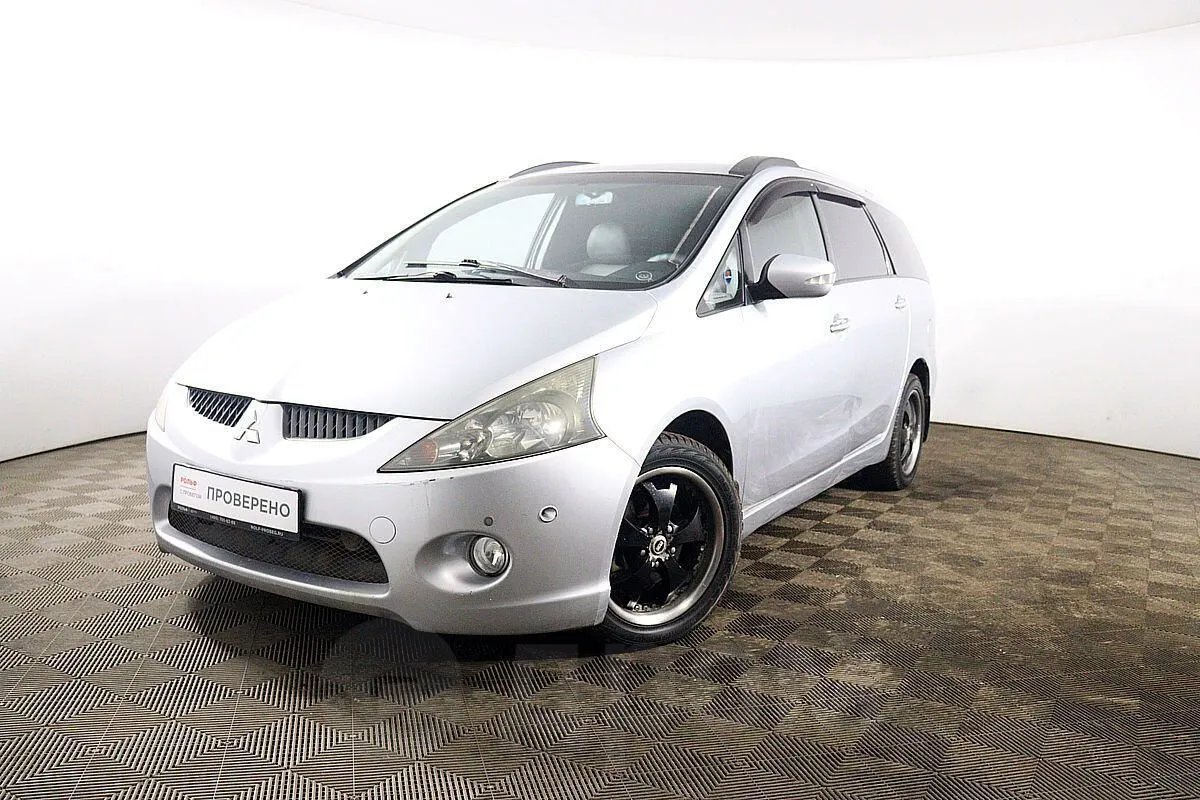 Mitsubishi Grandis Image 1