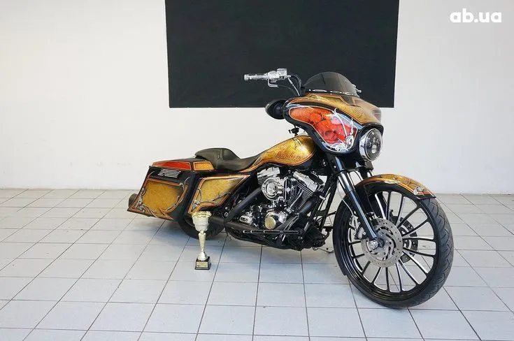 Harley-Davidson FLHTCU Image 1